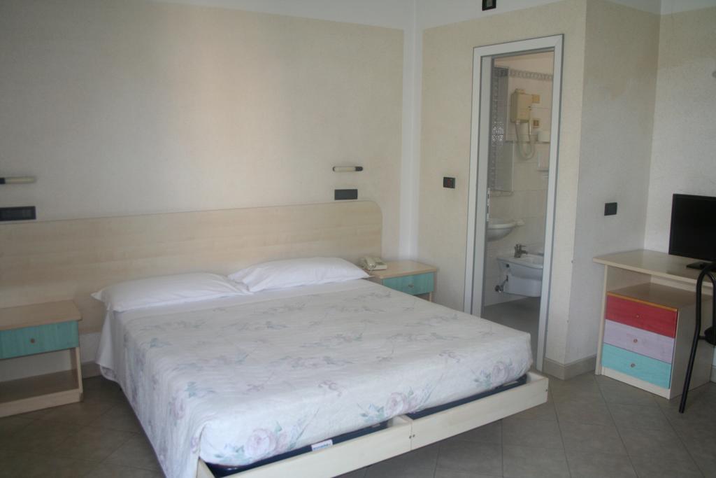 Hotel Saint Tropez Riccione Pokoj fotografie