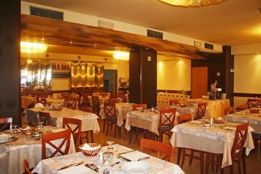 Hotel Saint Tropez Riccione Exteriér fotografie
